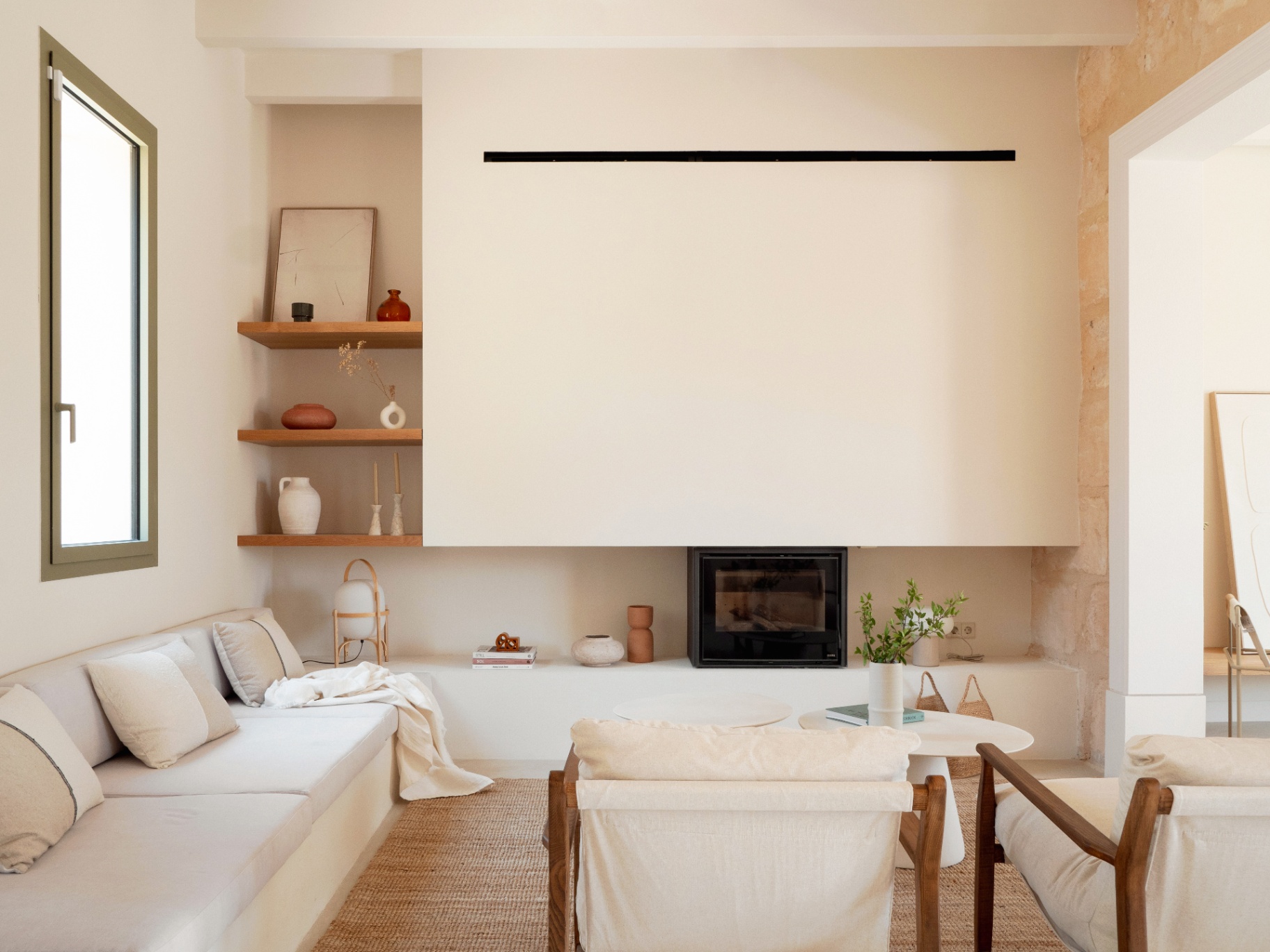 Winter lounge with sculptural fireplace